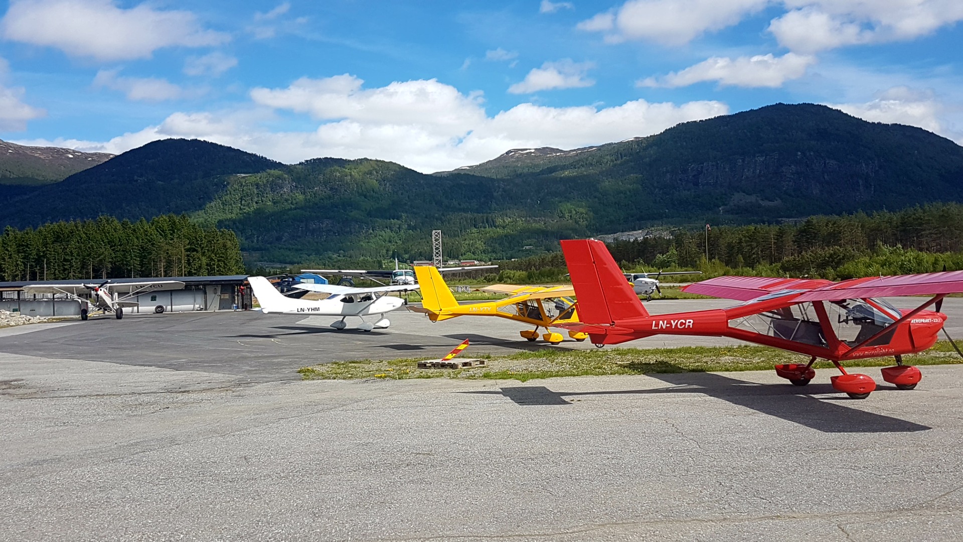 Sportsfly oppstilt på Bømoen