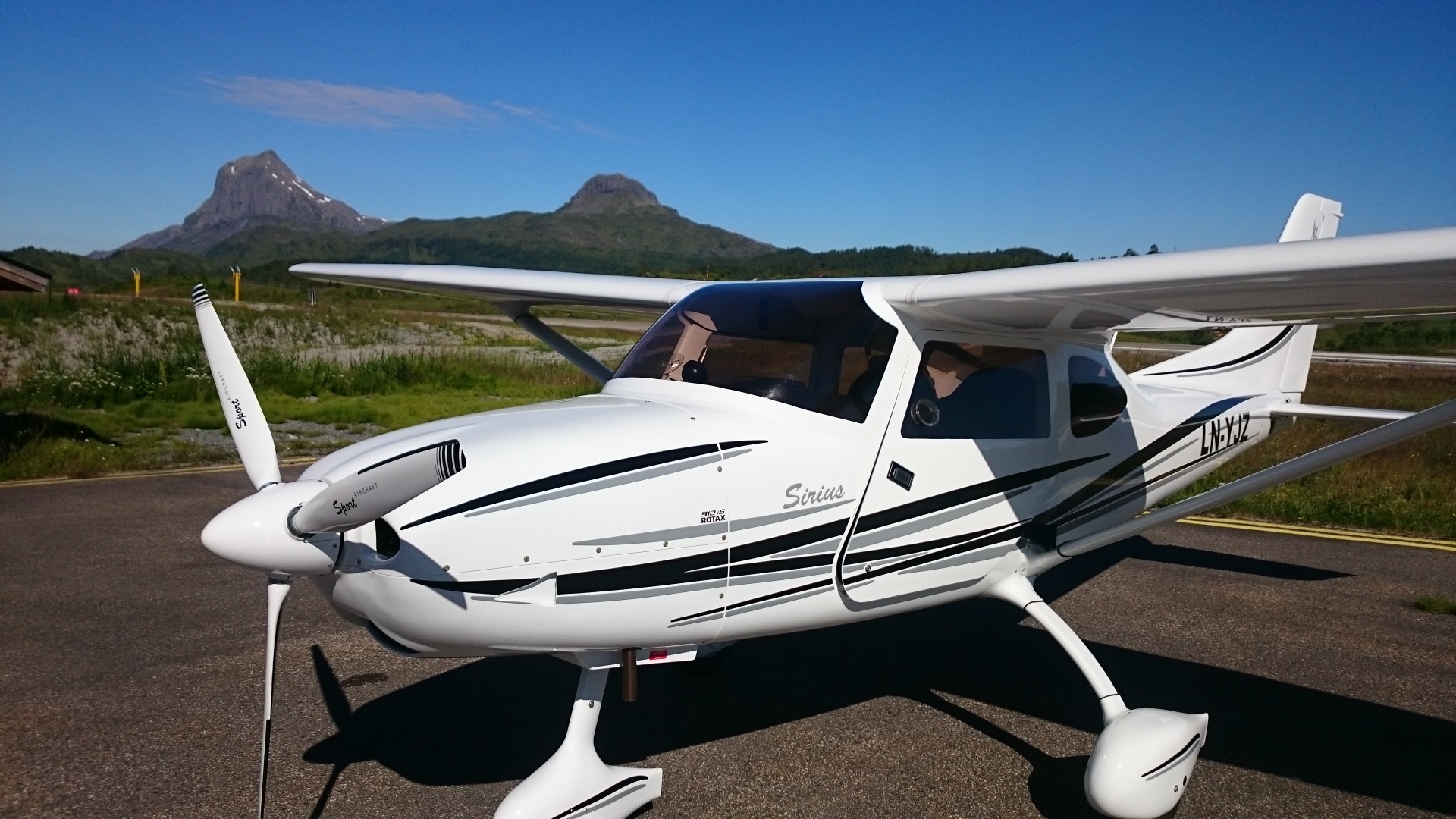 LN-YJZ på Bringeland