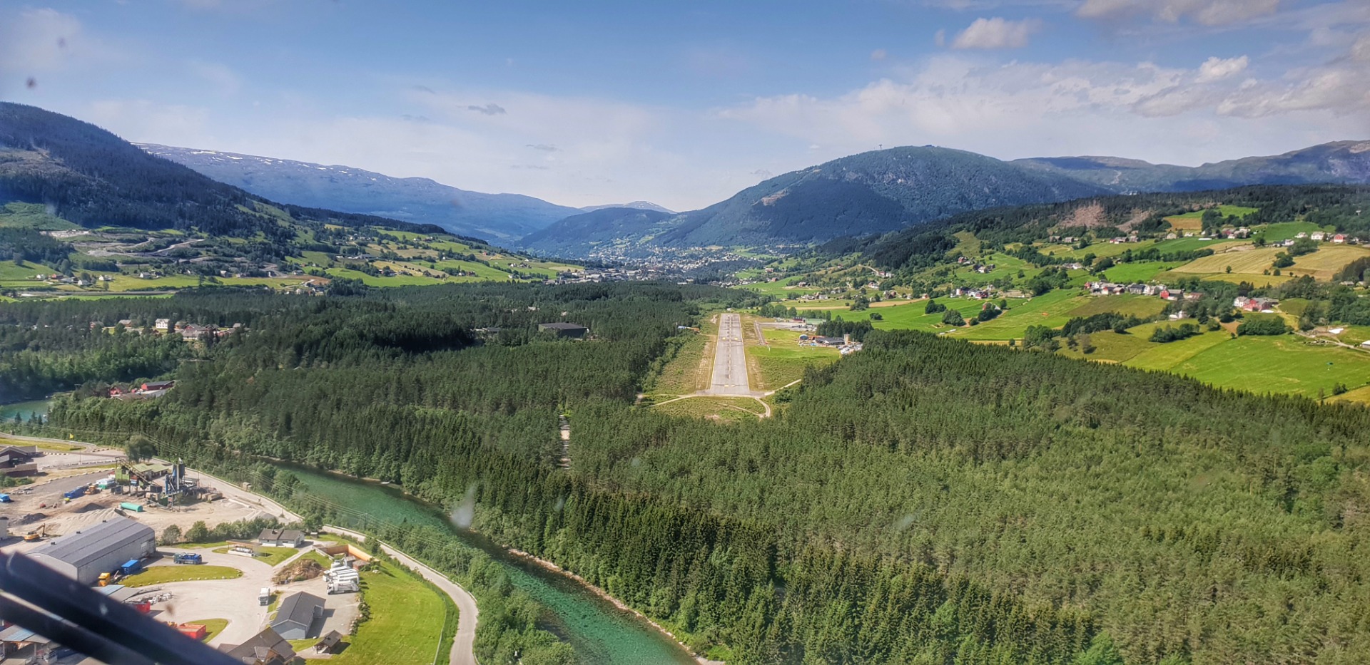 Innflyging til Voss flyplass Bømoen